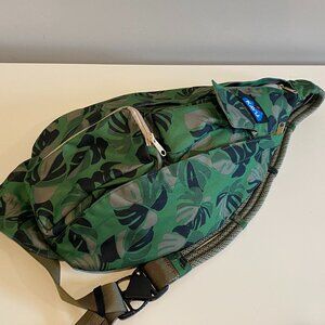 Kavu Rope Sling Bag - Monstera Print